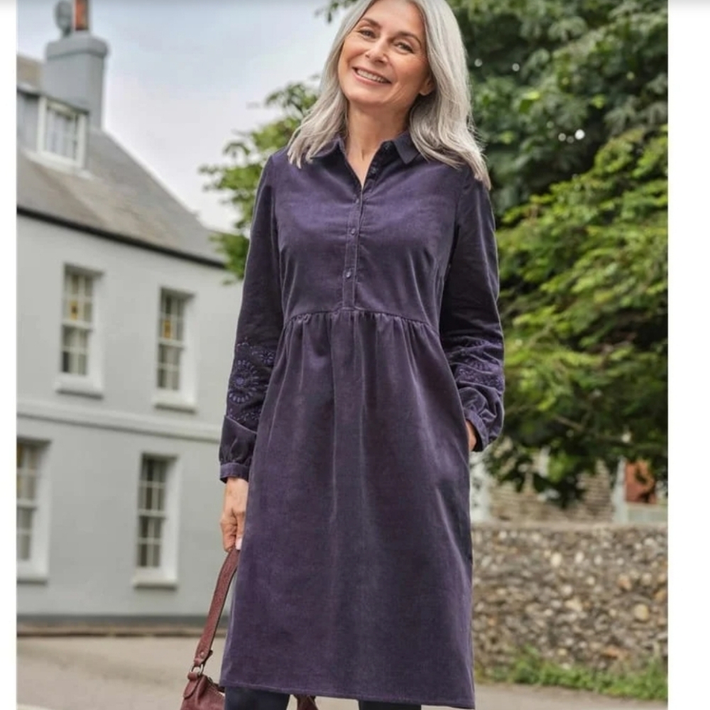 Woolovers woman size 8 broaderie cord dress-purple